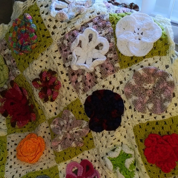 Farmhouse Blanket/afghan handmade (only one) - Picture 5 of 8